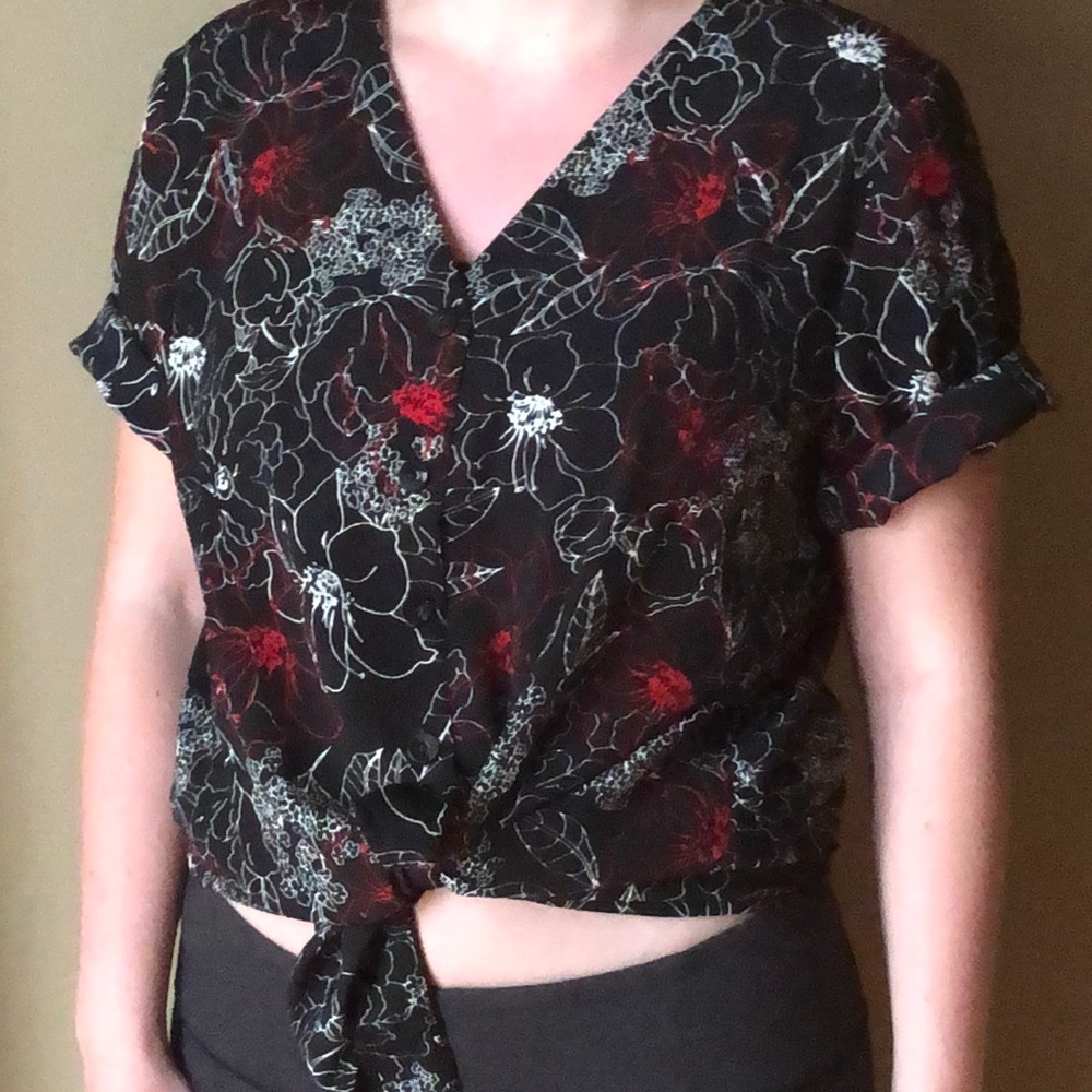 Vintage ⭐️ 90s ⭐️ Black & Red Floral Button Shirt